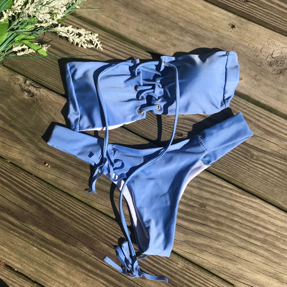 Bikini - Picture 1 of 5